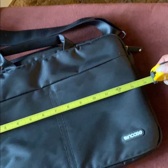 Incase // Fleece Lined Laptop Case with strap - Picture 10 of 10